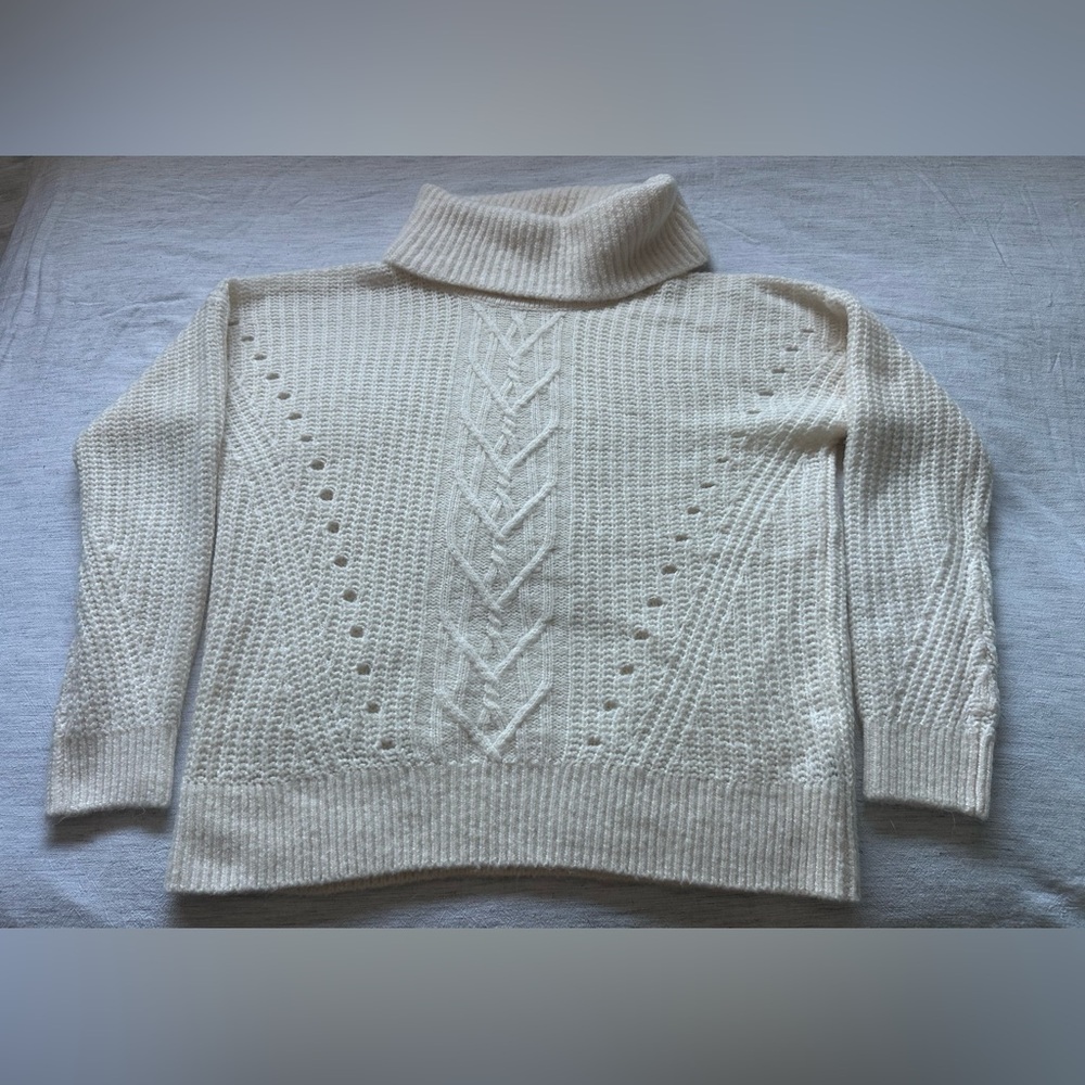 Banana Republic Factory Cream Turtleneck Sweater Size Large
